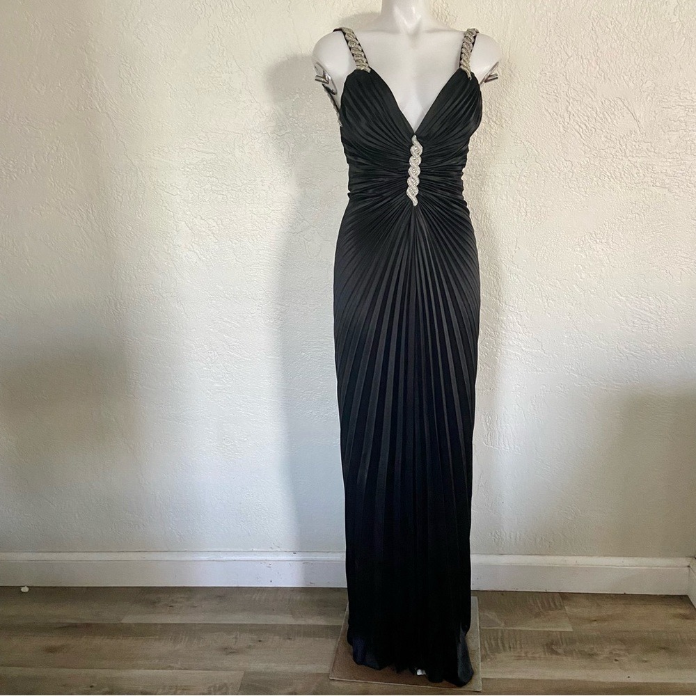 Nicole Bakti Stunning Sexy Gala Prom Dress